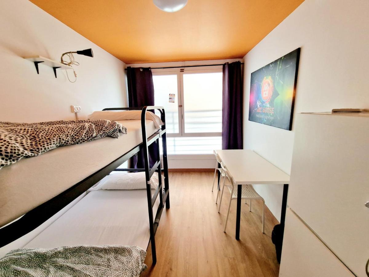 Arc House Barcelona Hostel Εξωτερικό φωτογραφία